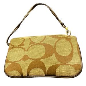 coach sinature bracelet bag